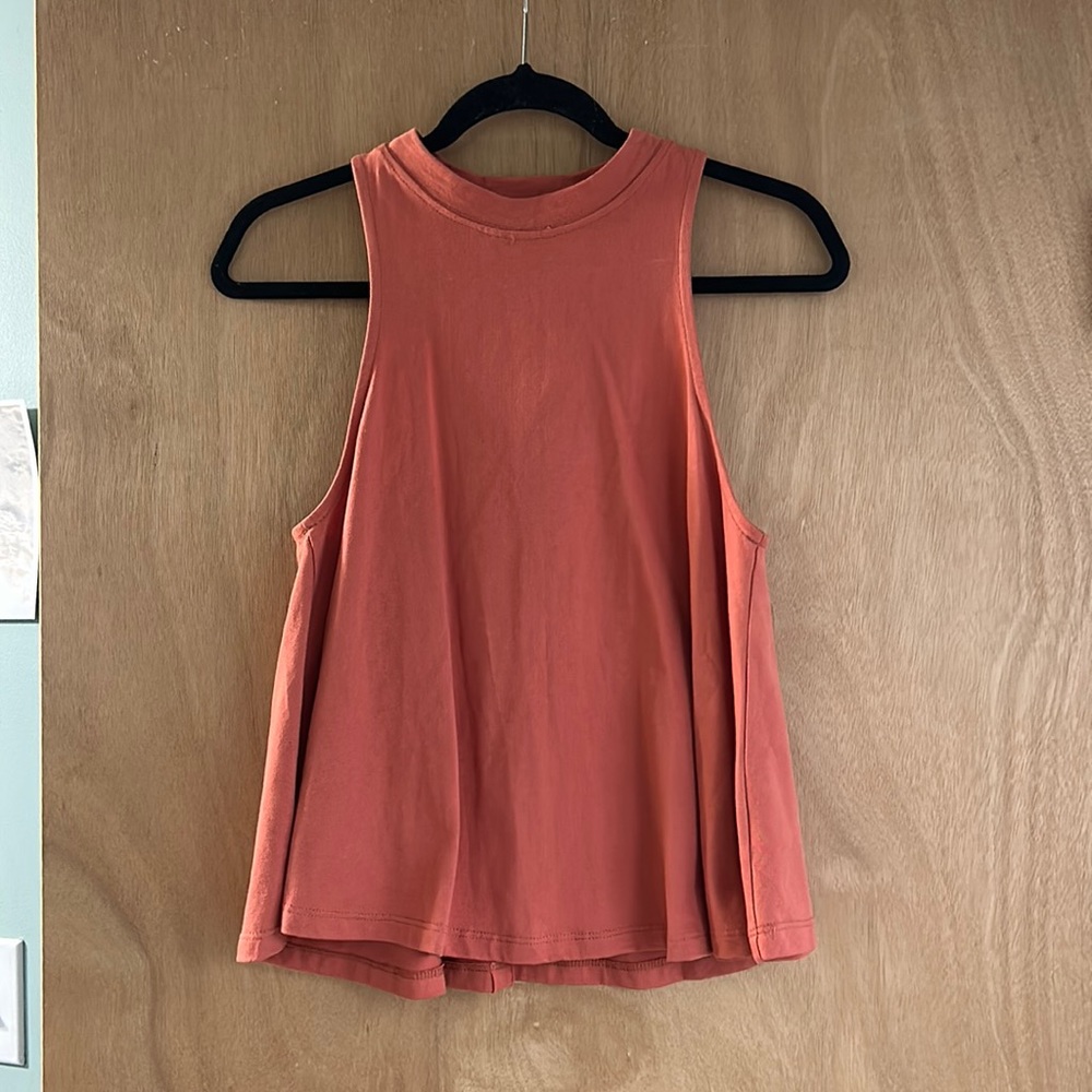 Flowy tank